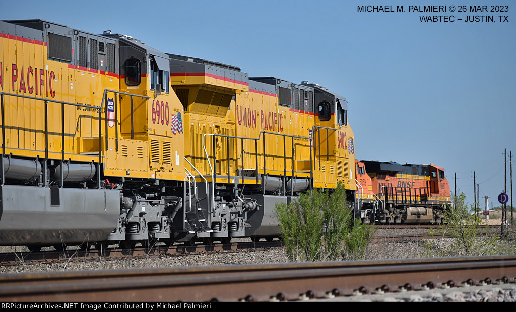 UP 6900 and 6902